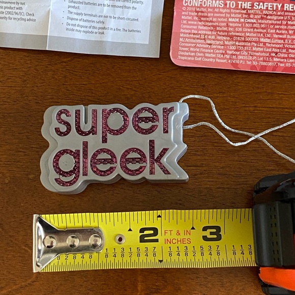 TV series Glee Flasing Super Gleek charm. Ages 12+. From 2010 TV Series Glee. - Picture 4 of 12